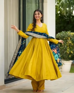 haldi outfit ideas for bride sister