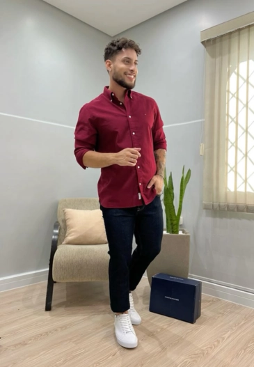 Man wearing maroon shirt jeans